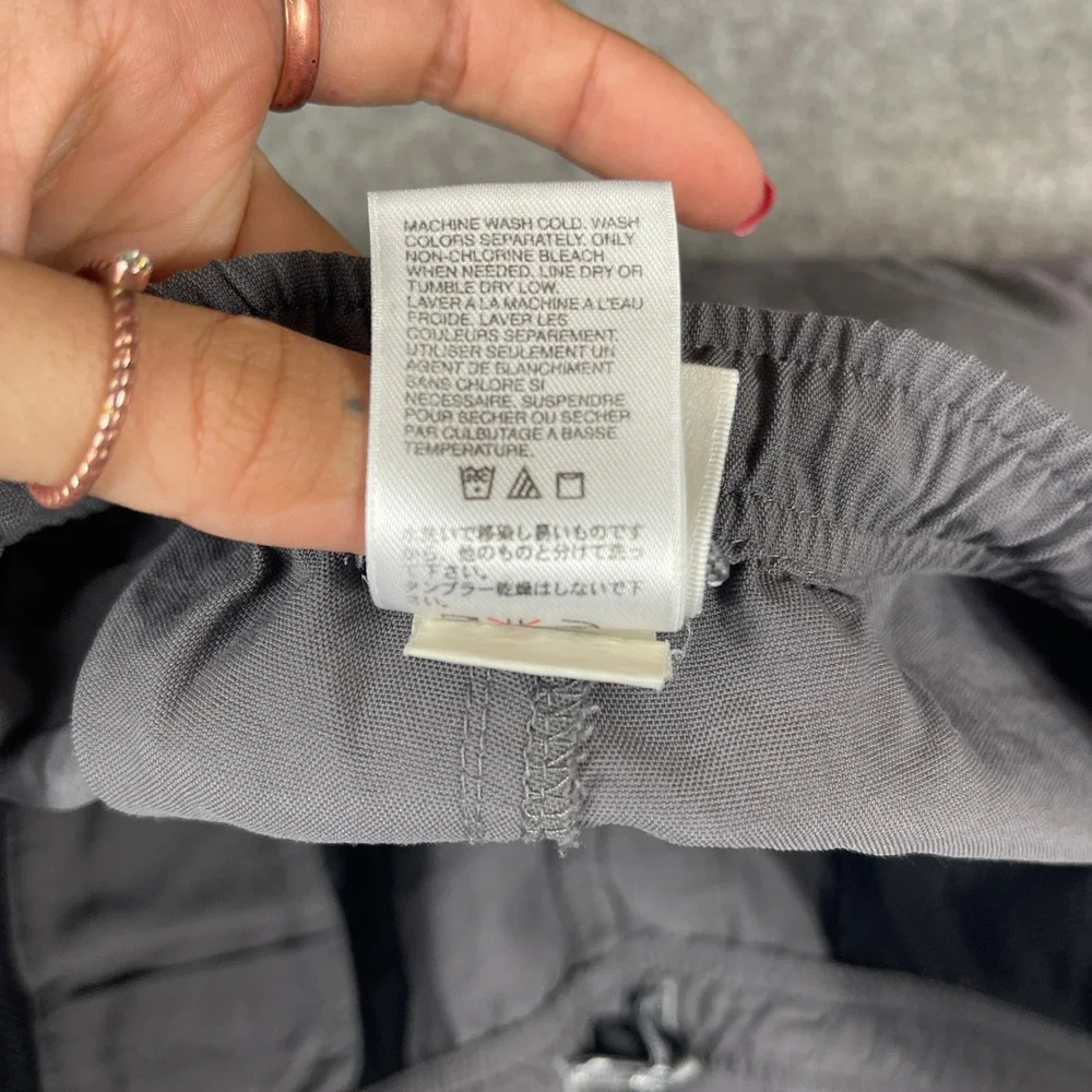 The North Face Mens Gray Nylon Cargo Hiking Pants Size Medium Elastic Waist